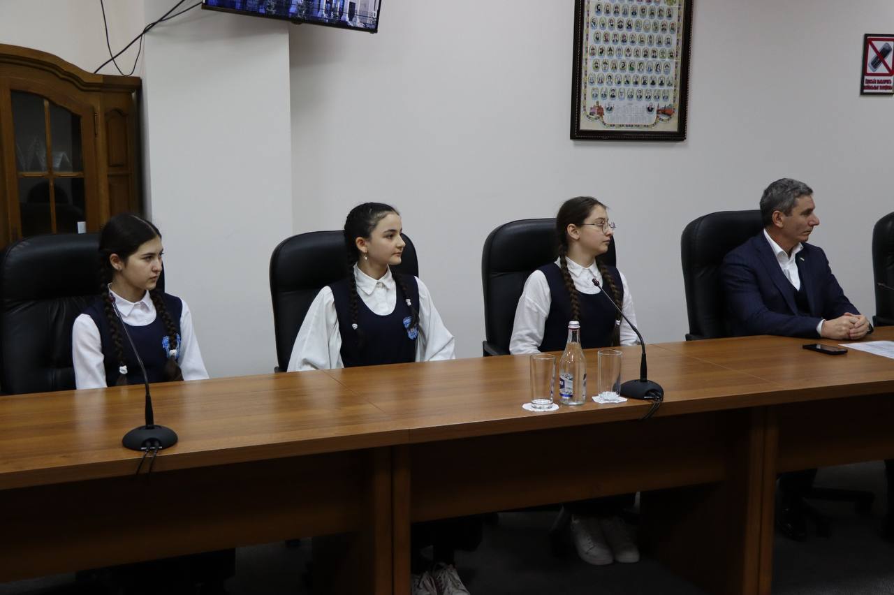 В Магасе наградили победителя федерального этапа конкурса «Знать, чтобы помнить» в СКФО В Магасе наградили победителя федерального этапа конкурса «Знать, чтобы помнить» в СКФО