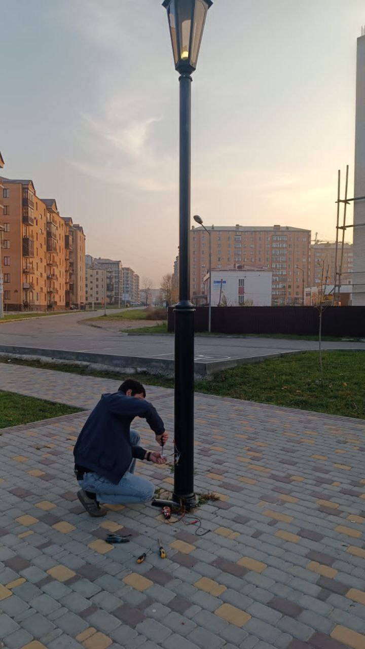 Наша "Электросеть" проводит работу по замене ламп на городских улицах Наша "Электросеть" проводит работу по замене ламп на городских улицах