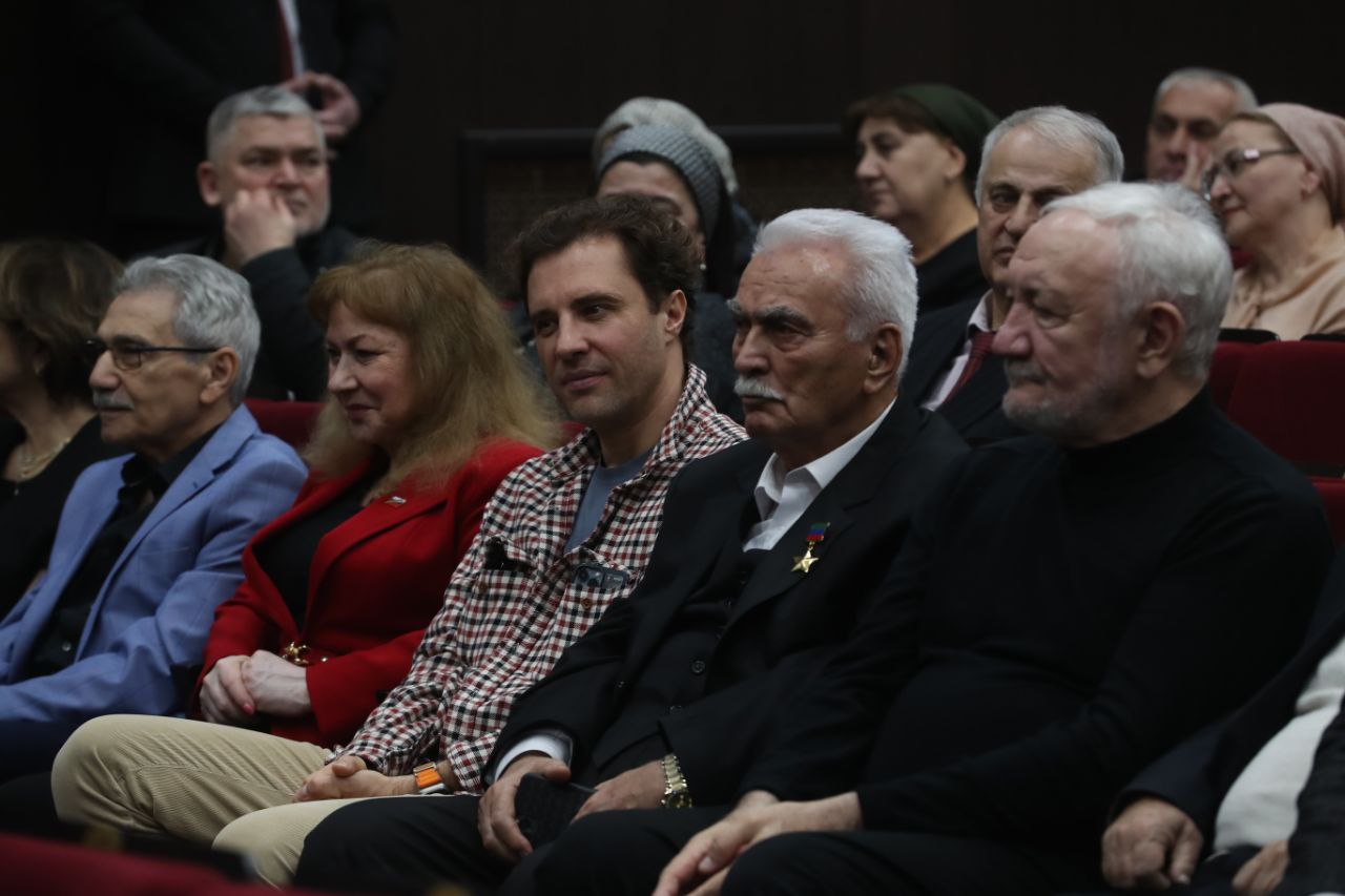 В Назрани торжественно открыли XI Международный кинофестиваль «Золотая башня» В Назрани торжественно открыли XI Международный кинофестиваль «Золотая башня»