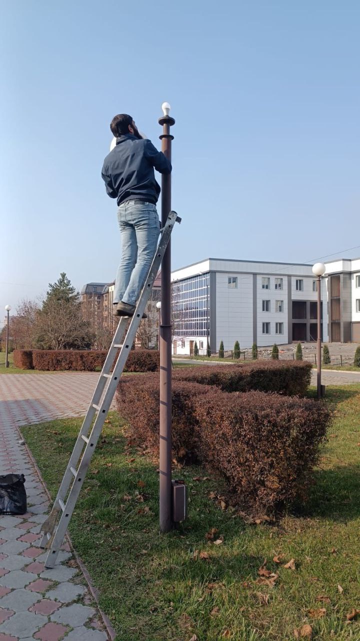 Наша "Электросеть" проводит работу по замене ламп на городских улицах Наша "Электросеть" проводит работу по замене ламп на городских улицах