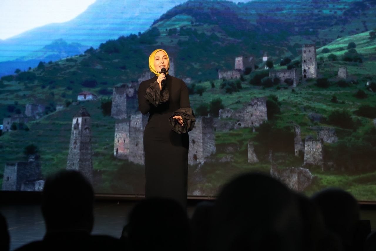 В Назрани торжественно открыли XI Международный кинофестиваль «Золотая башня» В Назрани торжественно открыли XI Международный кинофестиваль «Золотая башня»