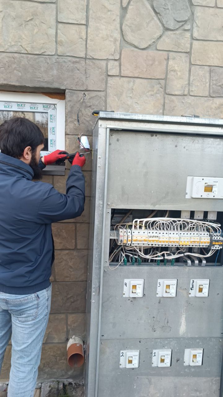 Наша "Электросеть" проводит работу по замене ламп на городских улицах Наша "Электросеть" проводит работу по замене ламп на городских улицах