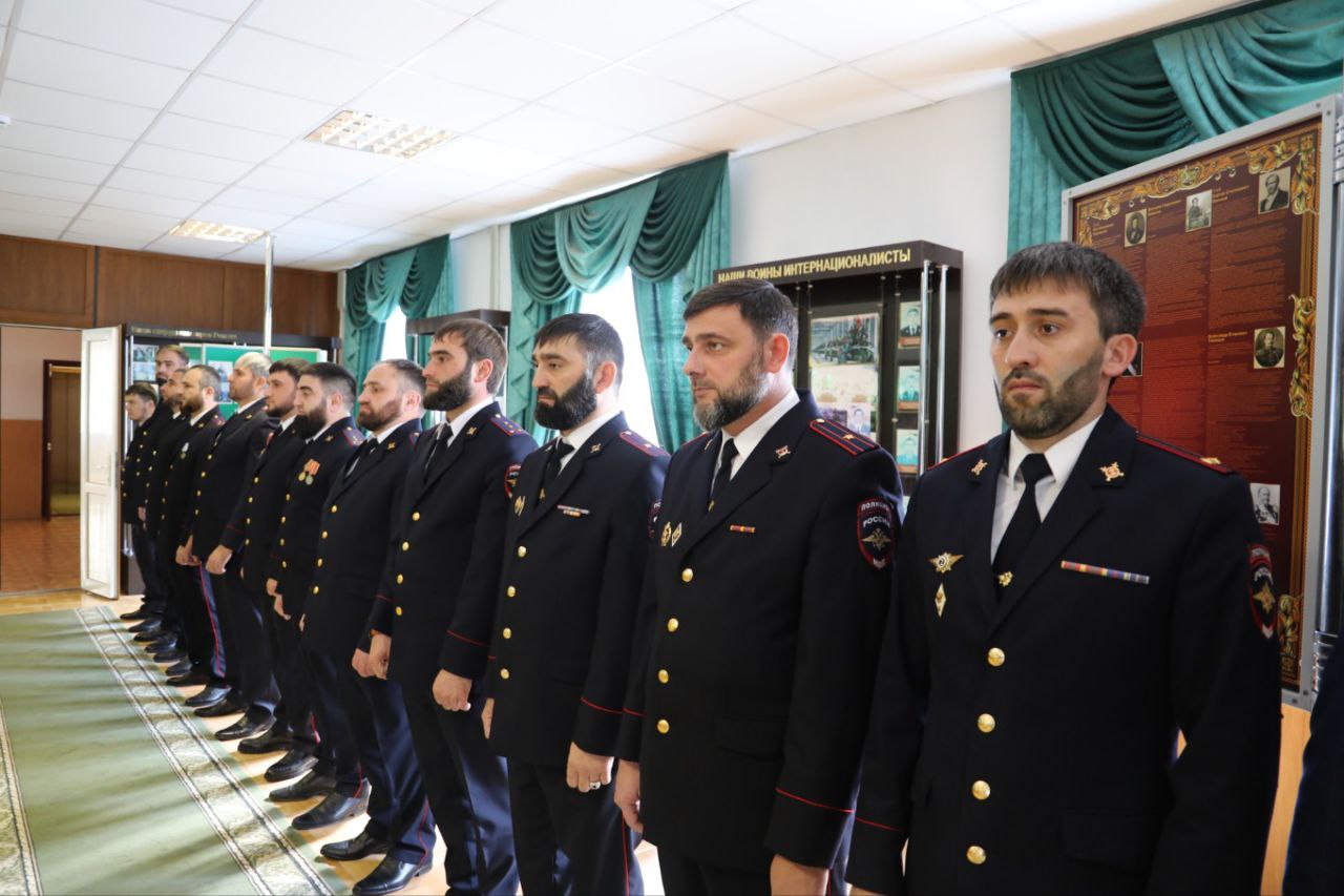 Владимир Котов: «Служба участковых – фундамент деятельности министерства» Лучших участковых региона поощрили в МВД по Республике Ингушетия Владимир Котов: «Служба участковых – фундамент деятельности министерства» Лучших участковых региона поощрили в МВД по Республике Ингушетия