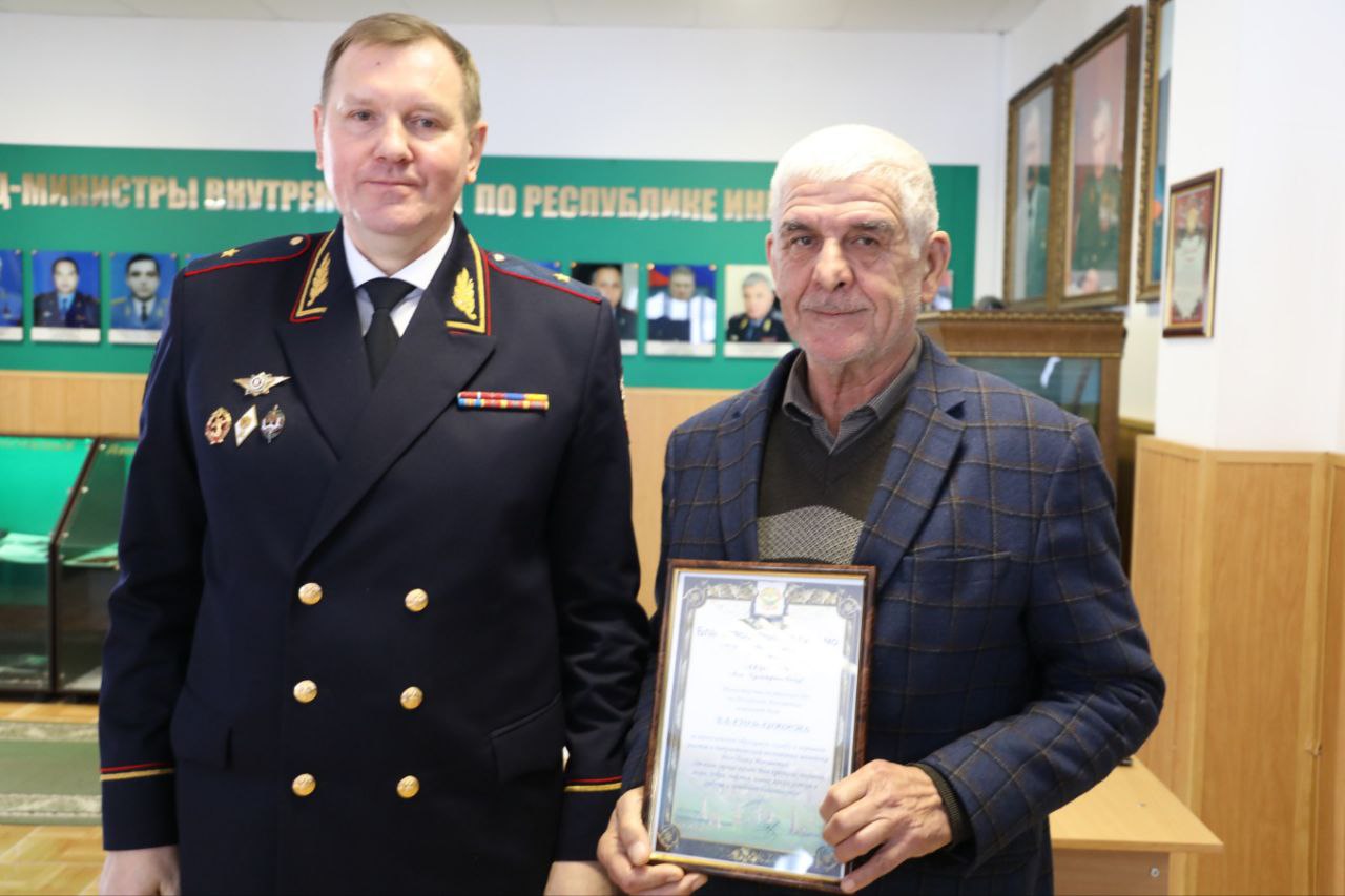 Владимир Котов: «Служба участковых – фундамент деятельности министерства» Лучших участковых региона поощрили в МВД по Республике Ингушетия Владимир Котов: «Служба участковых – фундамент деятельности министерства» Лучших участковых региона поощрили в МВД по Республике Ингушетия