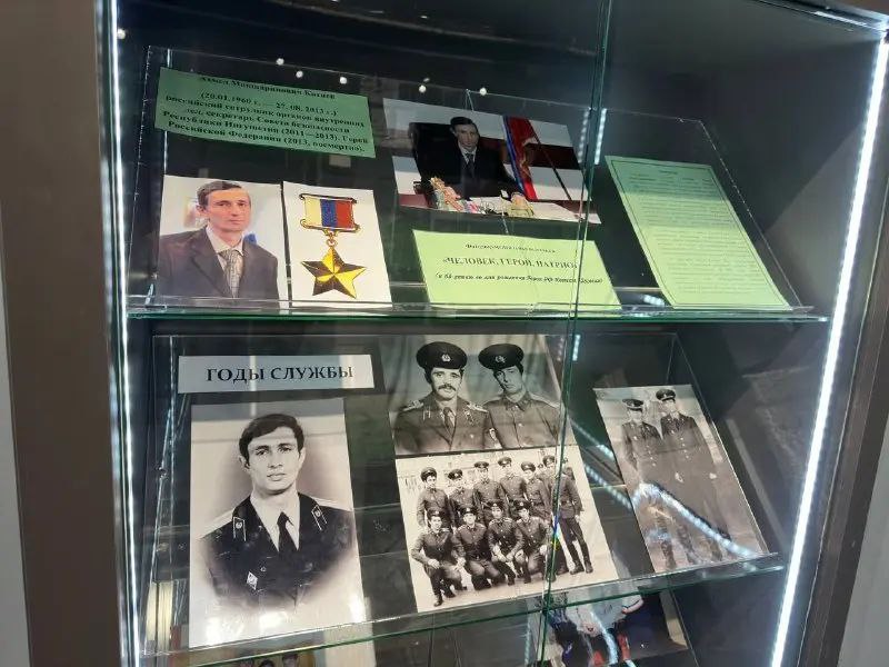В МКЖР Ингушетии проходит выставка памяти Героя России Ахмеда Котиева