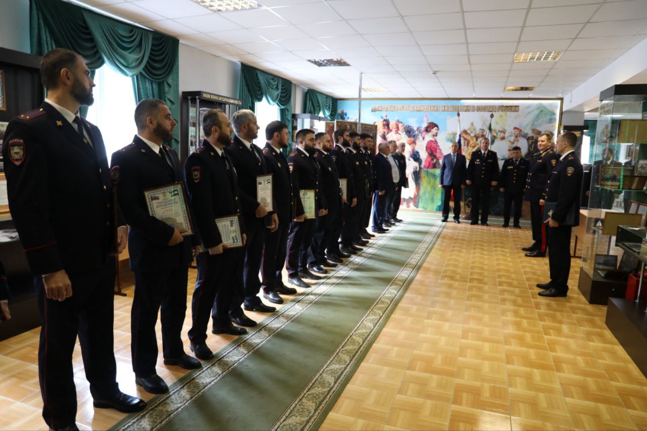 Владимир Котов: «Служба участковых – фундамент деятельности министерства» Лучших участковых региона поощрили в МВД по Республике Ингушетия Владимир Котов: «Служба участковых – фундамент деятельности министерства» Лучших участковых региона поощрили в МВД по Республике Ингушетия