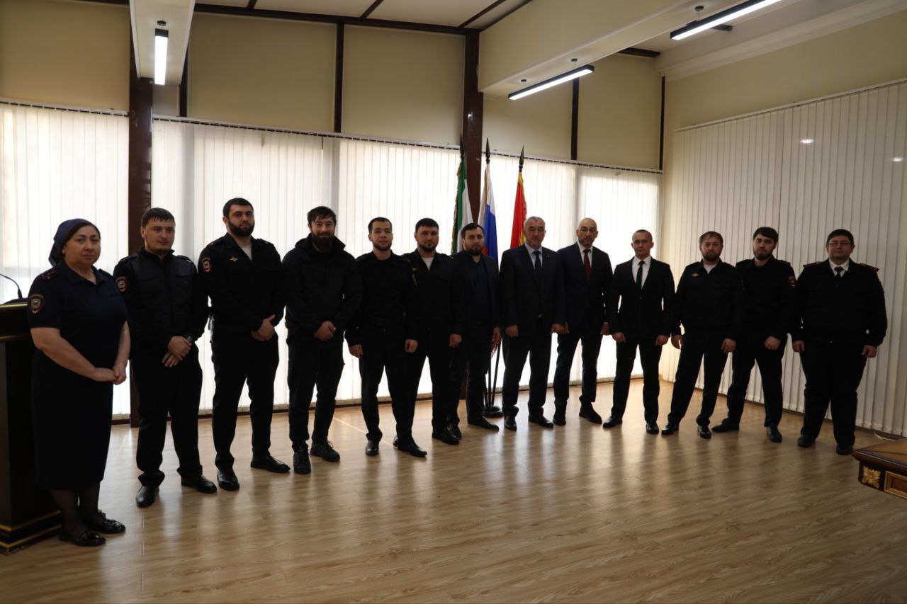 В администрации Магаса наградили лучших участковых столицы республики В администрации Магаса наградили лучших участковых столицы республики