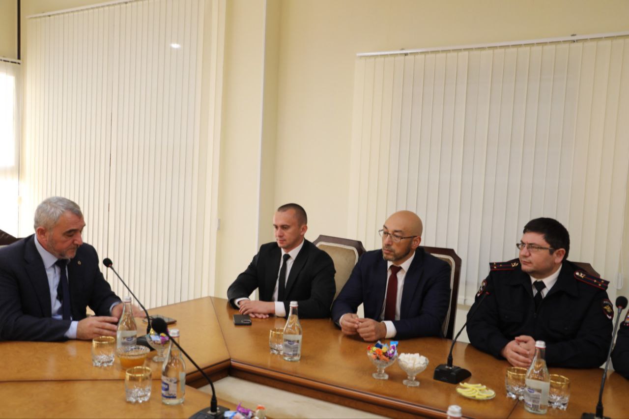 В администрации Магаса наградили лучших участковых столицы республики В администрации Магаса наградили лучших участковых столицы республики