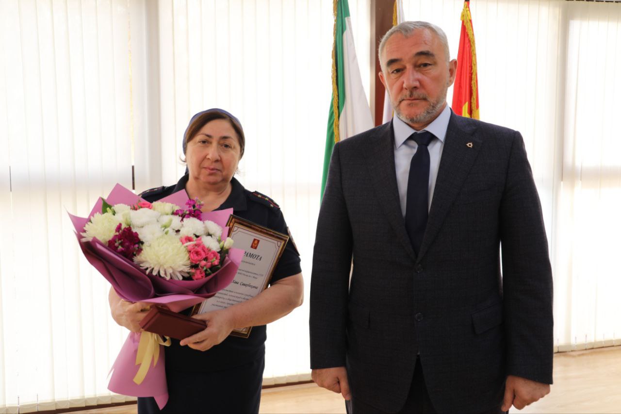 В администрации Магаса наградили лучших участковых столицы республики В администрации Магаса наградили лучших участковых столицы республики