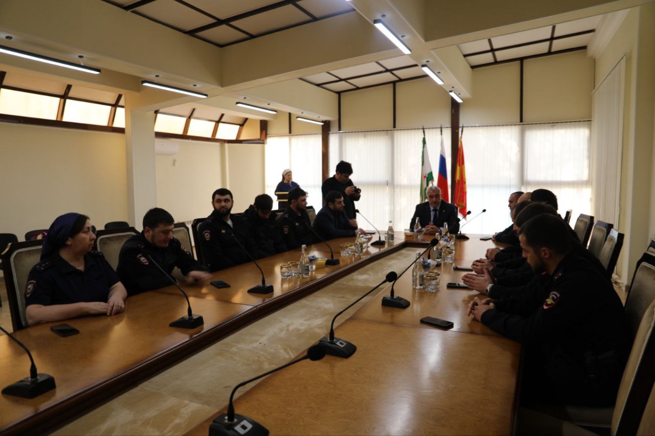 В администрации Магаса наградили лучших участковых столицы республики В администрации Магаса наградили лучших участковых столицы республики