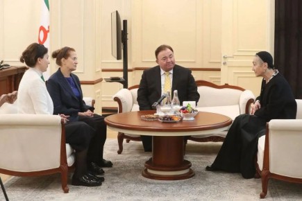 Политолог Каринэ Геворгян подарила Главе Ингушетии книгу об отце