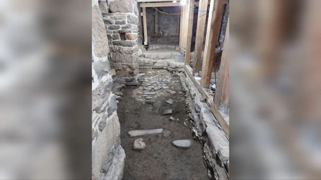 Фрагменты древних каменных полов обнаружены в храме «Тхаба-Ерды» в Ингушетии