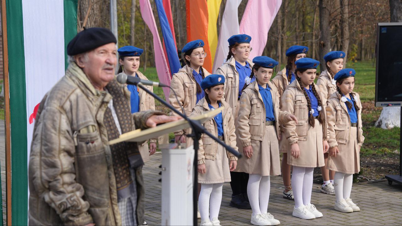 В Малгобеке торжественно открыли обновлённый памятник Герою России Алексею Бересту В Малгобеке торжественно открыли обновлённый памятник Герою России Алексею Бересту