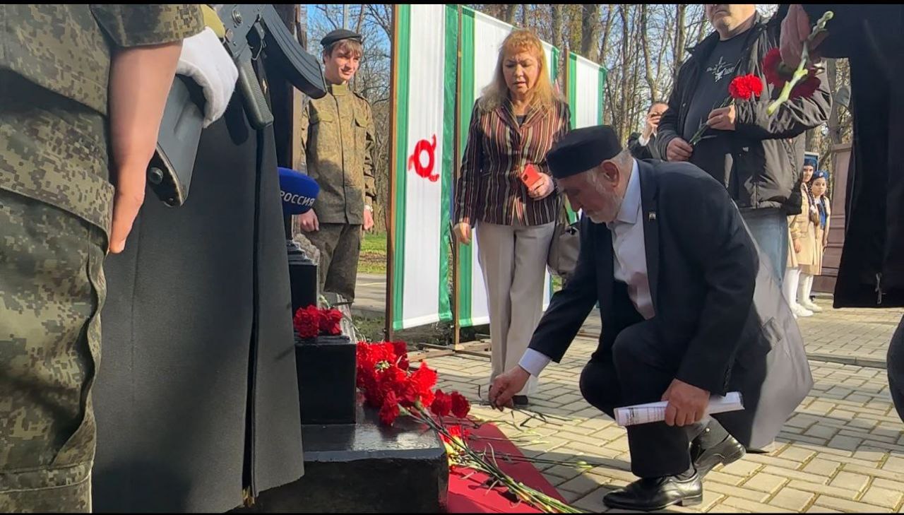 В Малгобеке торжественно открыли обновлённый памятник Герою России Алексею Бересту В Малгобеке торжественно открыли обновлённый памятник Герою России Алексею Бересту