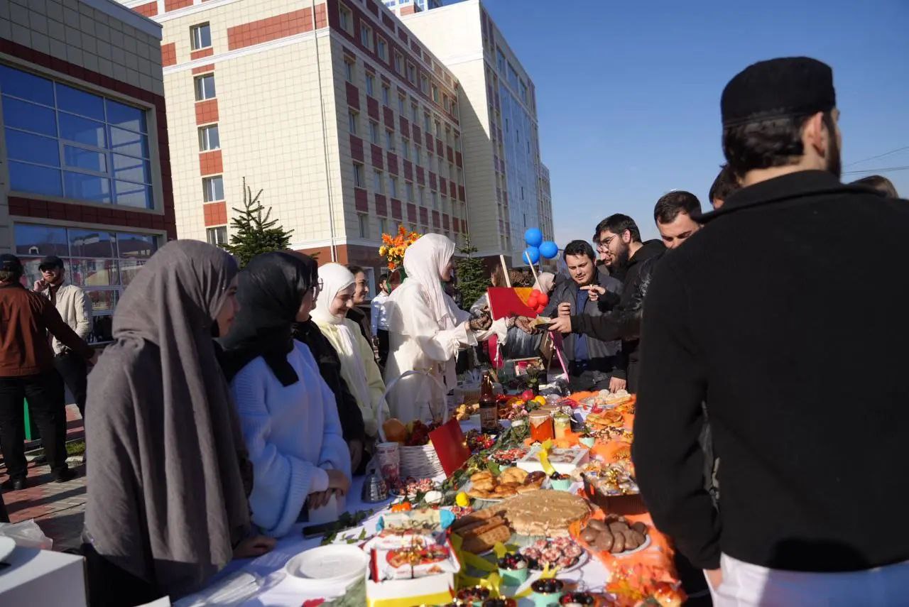 Благотворительная ярмарка «Золотая осень» прошла в госуниверситете Ингушетии