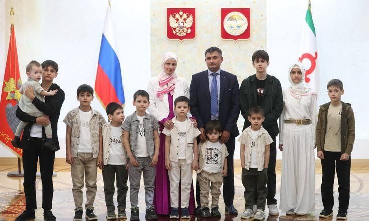 Матери-героини будут получать социальные гарантии наравне с Героями России и Героями Труда