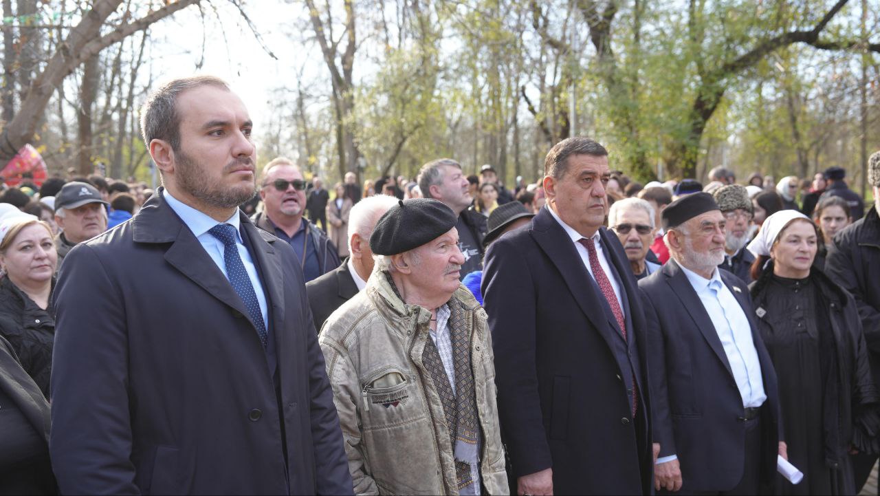 В Малгобеке торжественно открыли обновлённый памятник Герою России Алексею Бересту В Малгобеке торжественно открыли обновлённый памятник Герою России Алексею Бересту