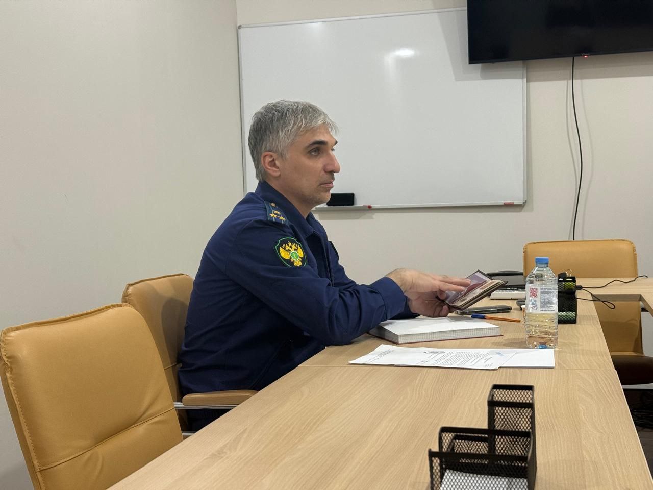 Прокурор г. Назрань провел выездной прием граждан в региональном Фонде «Защитники Отечества» Прокурор г. Назрань провел выездной прием граждан в региональном Фонде «Защитники Отечества»