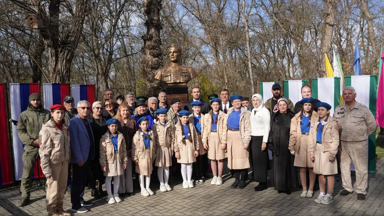 В Малгобеке открыли обновлённый памятник Герою России Алексею Бересту