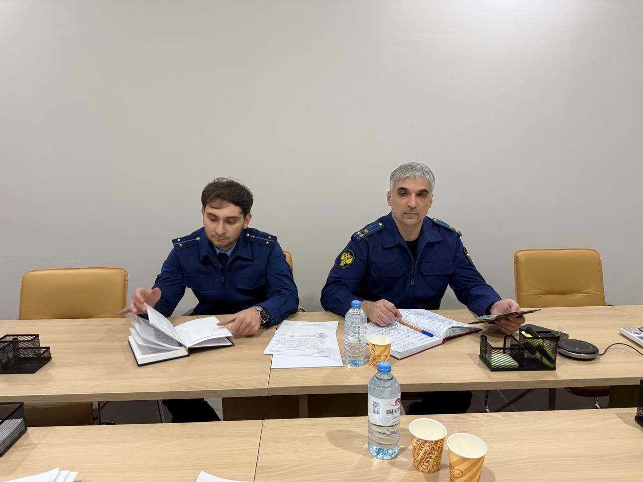 Прокурор г. Назрань провел выездной прием граждан в региональном Фонде «Защитники Отечества» Прокурор г. Назрань провел выездной прием граждан в региональном Фонде «Защитники Отечества»