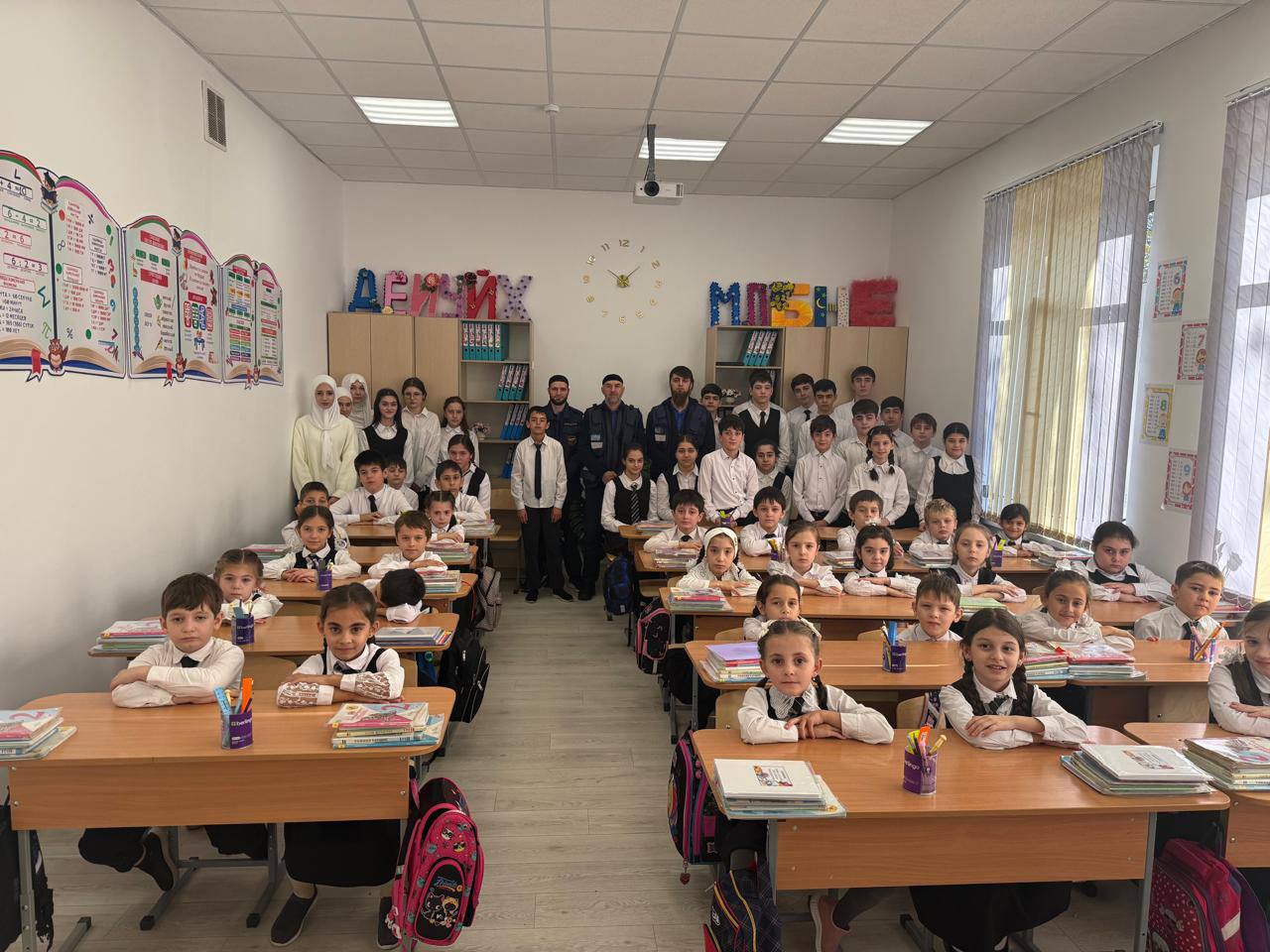 Спасатели поисково-спасательного отряда ПСО «Эрши» провели открытый урок по оказанию первой медицинской помощи для учеников СОШ №6 в городе Сунжа