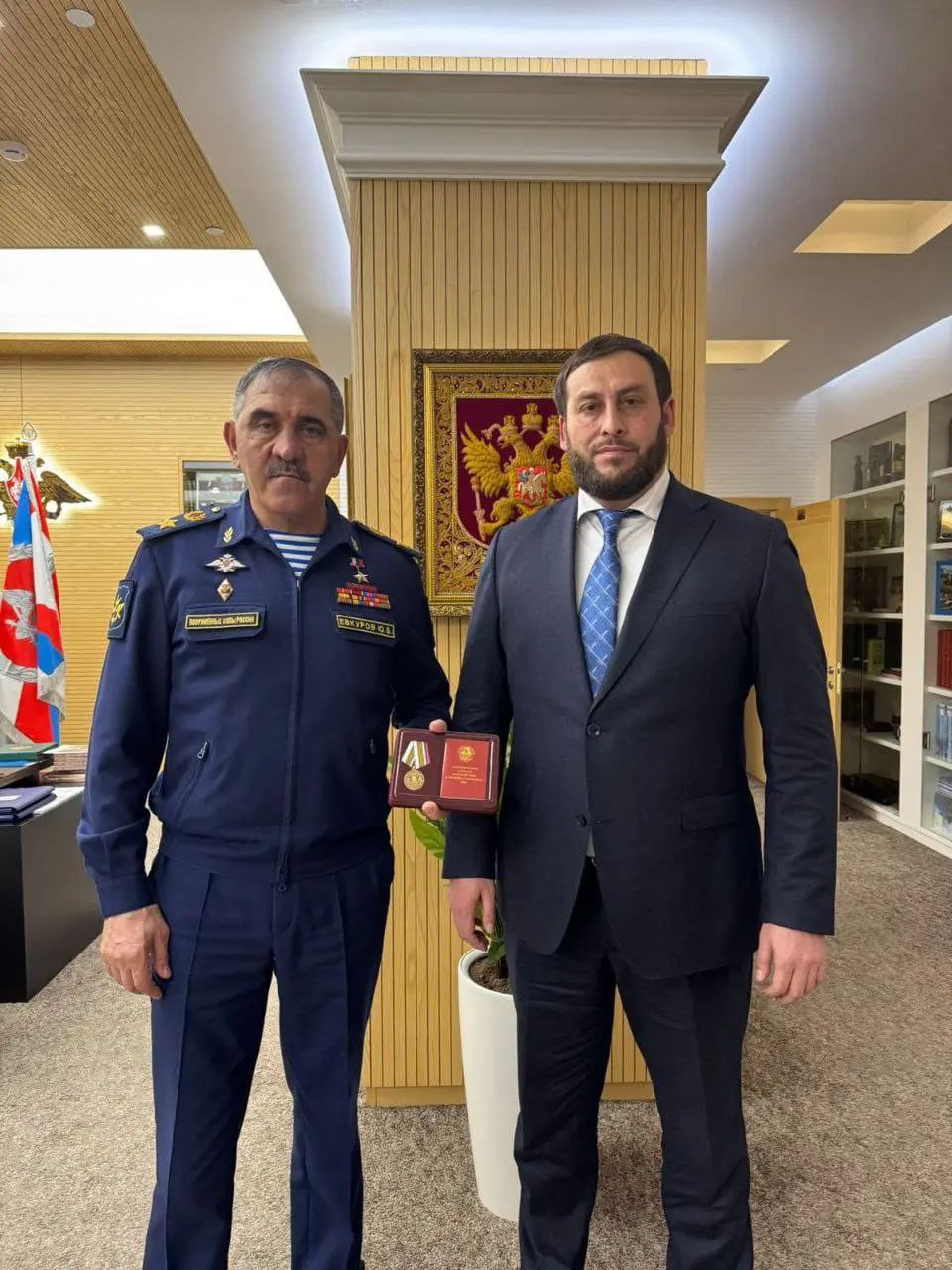 Бывшему Главе Ингушетии Юнус-Беку Евкурову вручили юбилейную медаль