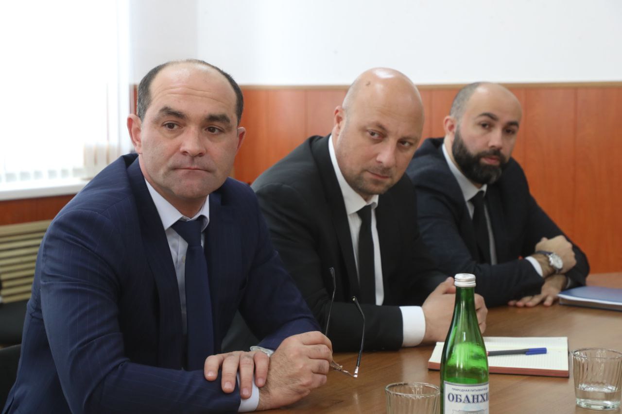 Председатель Правительства Ингушетии Владимир Сластенин провёл личный приём граждан Председатель Правительства Ингушетии Владимир Сластенин провёл личный приём граждан