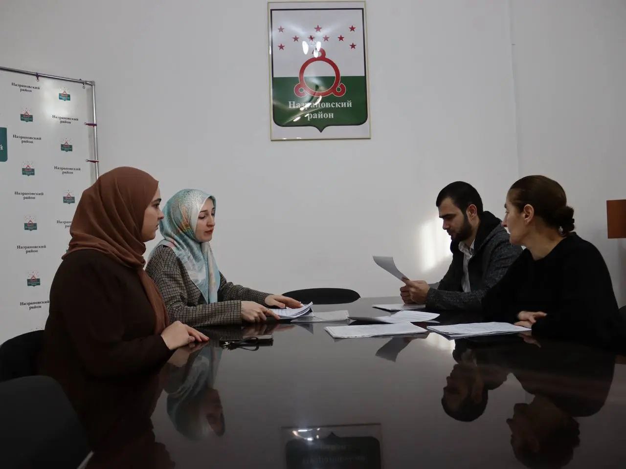 В Назрановском районе Ингушетии двум семьям участников СВО оказана матпомощь