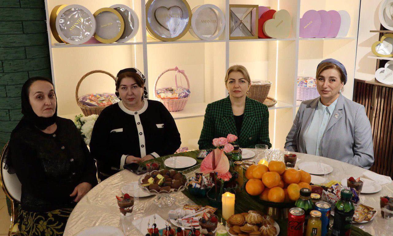 В преддверии Дня матери в Назрани состоялось тёплое и душевное мероприятие, которое объединяет людей чувством благодарности и глубокого уважения к самым близким и дорогим В преддверии Дня матери в Назрани состоялось тёплое и душевное мероприятие, которое объединяет людей чувством благодарности и глубокого уважения к самым близким и дорогим