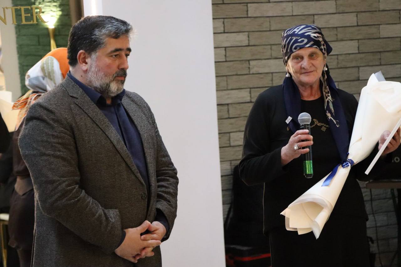 В преддверии Дня матери в Назрани состоялось тёплое и душевное мероприятие, которое объединяет людей чувством благодарности и глубокого уважения к самым близким и дорогим В преддверии Дня матери в Назрани состоялось тёплое и душевное мероприятие, которое объединяет людей чувством благодарности и глубокого уважения к самым близким и дорогим