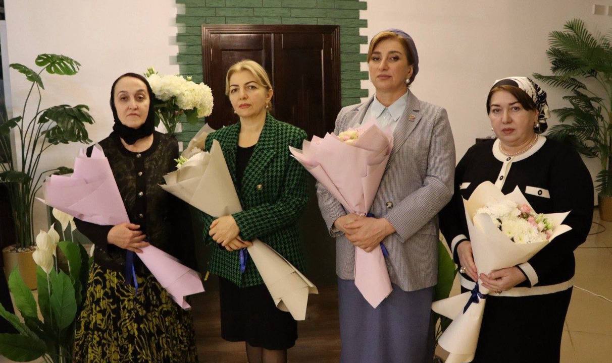 В преддверии Дня матери в Назрани состоялось тёплое и душевное мероприятие, которое объединяет людей чувством благодарности и глубокого уважения к самым близким и дорогим В преддверии Дня матери в Назрани состоялось тёплое и душевное мероприятие, которое объединяет людей чувством благодарности и глубокого уважения к самым близким и дорогим