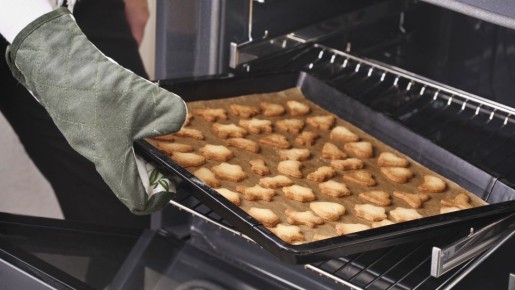 Больше не будет стыдно за грязь в духовке: это домашнее чудо-средство отмоет все до блеска