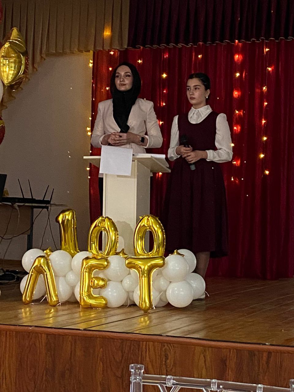 Сегодня в Назрановской средней школе №2 г. имени Оздоева М.А. прошло торжество по случаю cтoлeтнего юбилея образовательного учреждения Сегодня в Назрановской средней школе №2 г. имени Оздоева М.А. прошло торжество по случаю cтoлeтнего юбилея образовательного учреждения