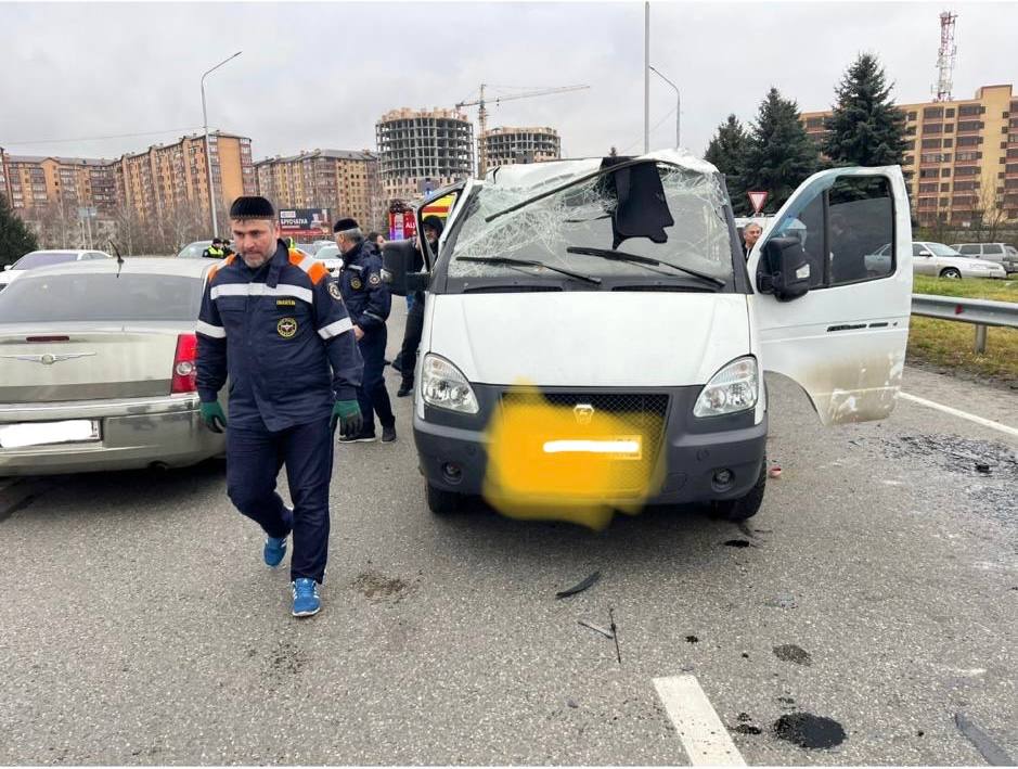 В 08:25 по (мск) 05.12.2025 года в Центр обработки вызовов «Служба 112» поступило сообщение о дорожно-транспортном происшествии при въезде в г. Магас