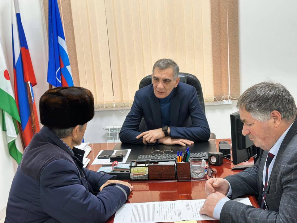 Депутат Народного Собрания Магомед Дарсигов провёл приём жителей в местном отделении города Малгобек