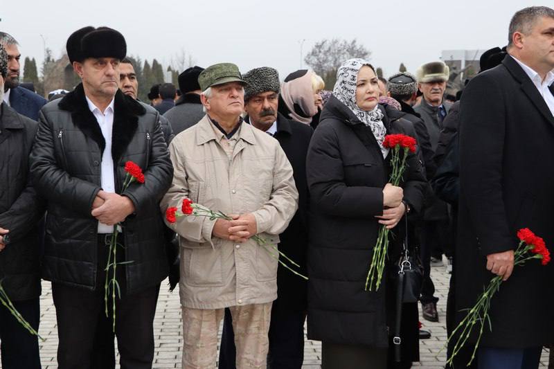 На Мемориале памяти и славы г. Назрани прошло памятное мероприятие, приуроченное ко Дню Героев Отечества На Мемориале памяти и славы г. Назрани прошло памятное мероприятие, приуроченное ко Дню Героев Отечества