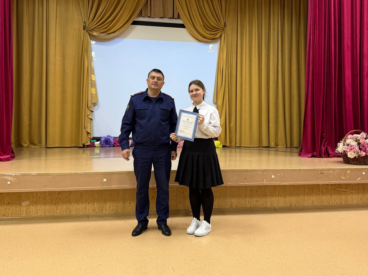 Сотрудники следственного управления СК России по Республике Ингушетия в Международный день борьбы с коррупцией провели профилактическую беседу со школьниками Сотрудники следственного управления СК России по Республике Ингушетия в Международный день борьбы с коррупцией провели профилактическую беседу со школьниками