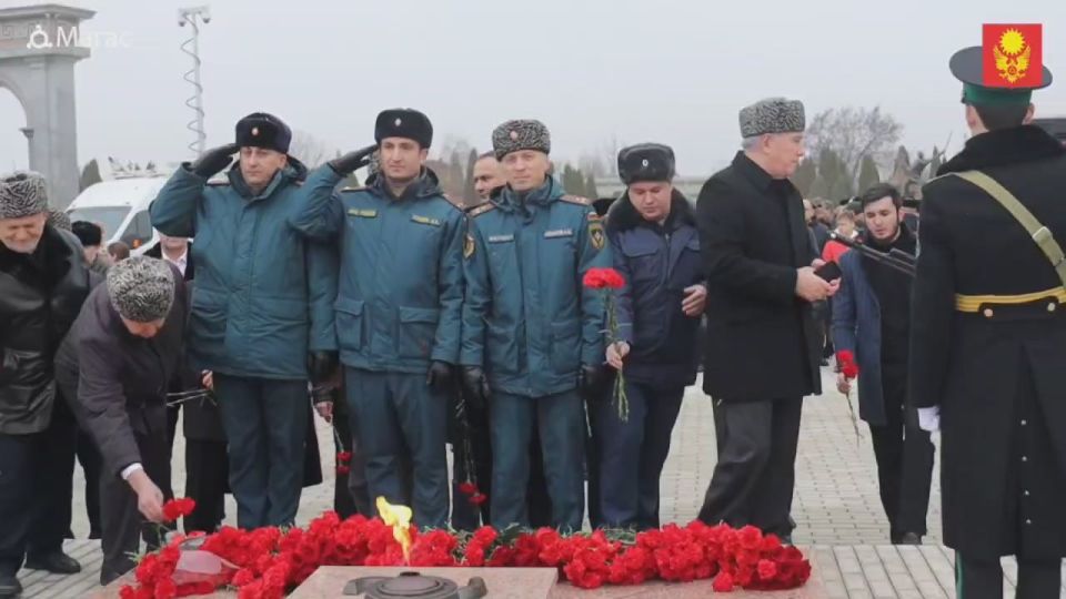 Сотрудники администрации города Магас приняли участие в памятной церемонии в День Героев Отечества