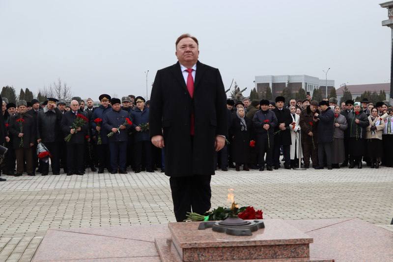 На Мемориале памяти и славы г. Назрани прошло памятное мероприятие, приуроченное ко Дню Героев Отечества На Мемориале памяти и славы г. Назрани прошло памятное мероприятие, приуроченное ко Дню Героев Отечества