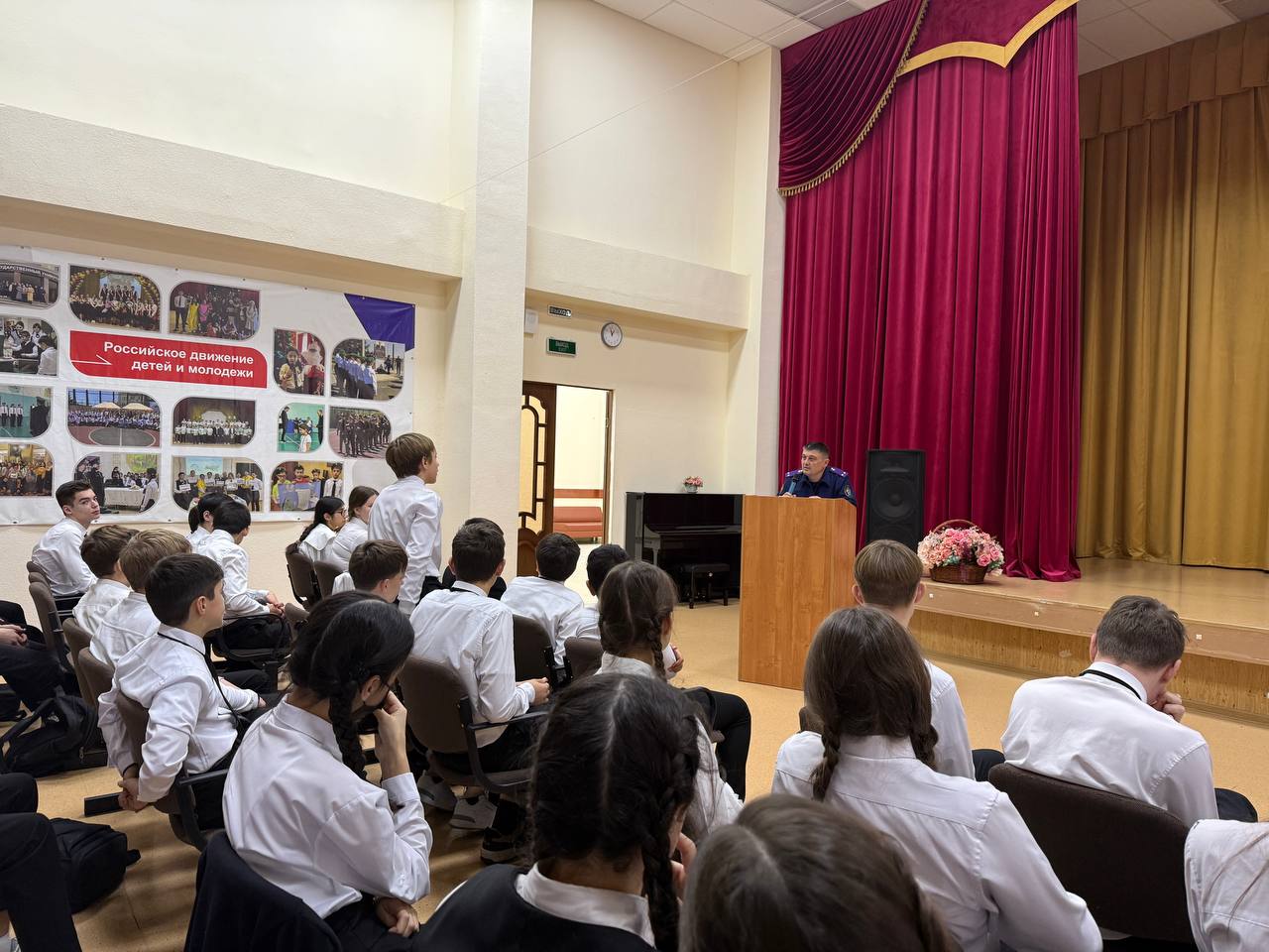 Сотрудники следственного управления СК России по Республике Ингушетия в Международный день борьбы с коррупцией провели профилактическую беседу со школьниками Сотрудники следственного управления СК России по Республике Ингушетия в Международный день борьбы с коррупцией провели профилактическую беседу со школьниками