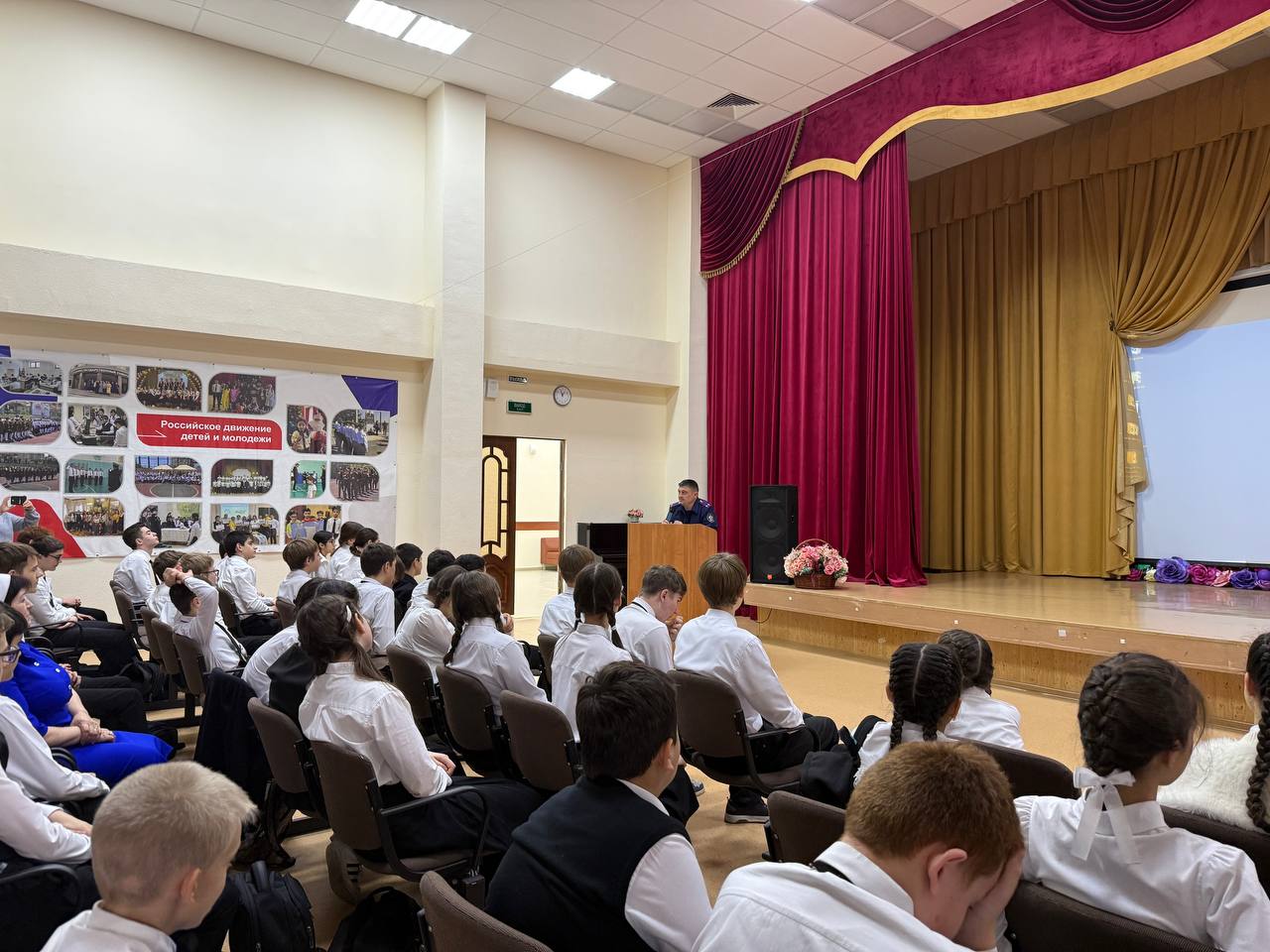 Сотрудники следственного управления СК России по Республике Ингушетия в Международный день борьбы с коррупцией провели профилактическую беседу со школьниками Сотрудники следственного управления СК России по Республике Ингушетия в Международный день борьбы с коррупцией провели профилактическую беседу со школьниками
