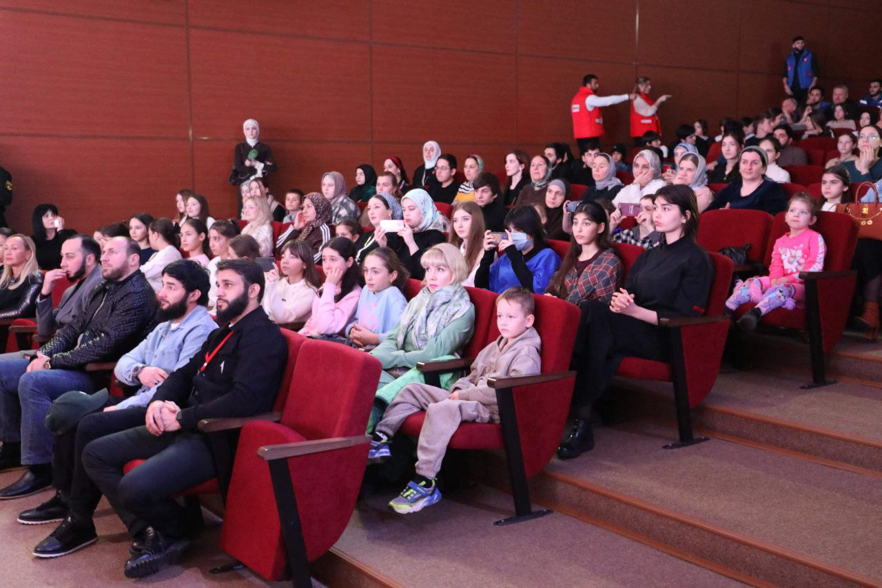 Подростки, состоящие на учете в ПДН, и дети погибших сотрудников посетили Всероссийский фестиваль «Звучи» Подростки, состоящие на учете в ПДН, и дети погибших сотрудников посетили Всероссийский фестиваль «Звучи»