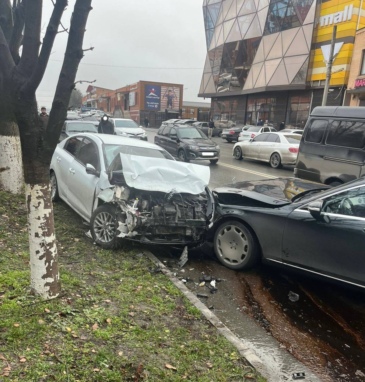 В 10:37 по (мск) 10.12.2025 года в Центр обработки вызовов «Служба 112» поступило сообщение о дорожно-транспортном происшествии в г. Назрань по улице Муталиева В 10:37 по (мск) 10.12.2025 года в Центр обработки вызовов «Служба 112» поступило сообщение о дорожно-транспортном происшествии в г. Назрань по улице Муталиева