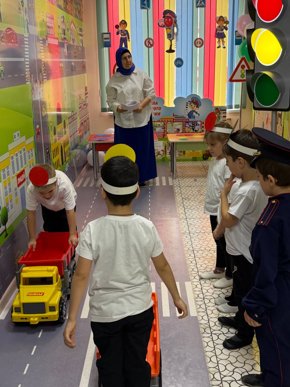 Среди дошкольников прошла викторина по знаниям ПДД Среди дошкольников прошла викторина по знаниям ПДД