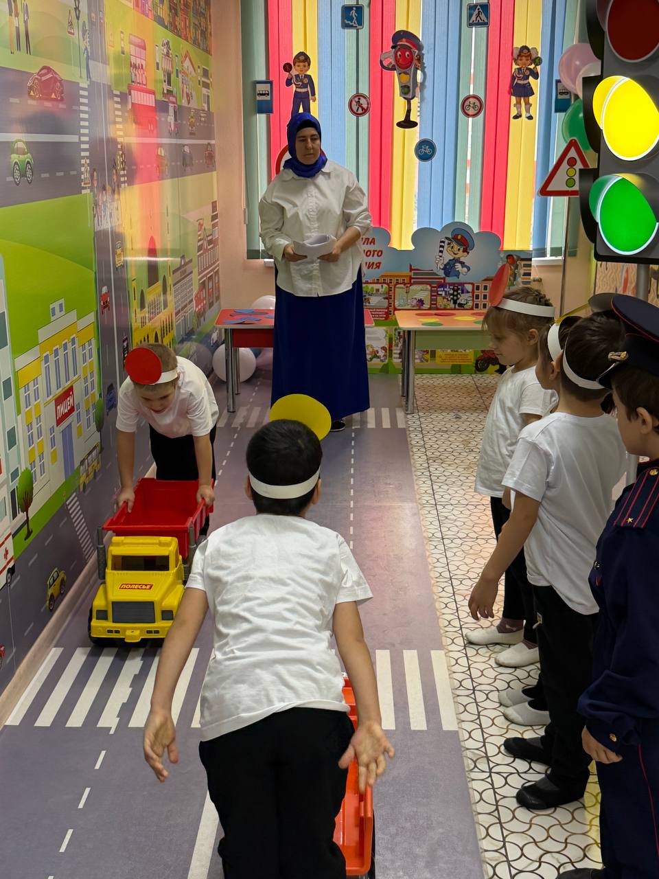 Среди дошкольников прошла викторина по знаниям ПДД Среди дошкольников прошла викторина по знаниям ПДД