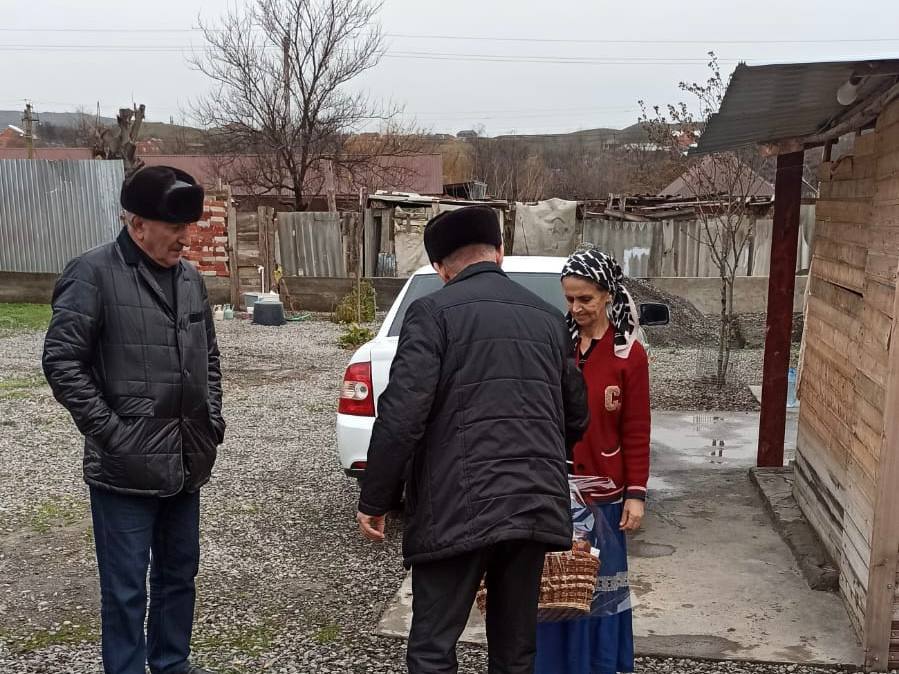 По поручению Главы Республики Ингушетия Махмуд-Али Калиматова в связи с Днем Героев Отечества в Малгобекском районе продолжается передача продуктовых корзин семьям участников СВО По поручению Главы Республики Ингушетия Махмуд-Али Калиматова в связи с Днем Героев Отечества в Малгобекском районе продолжается передача продуктовых корзин семьям участников СВО