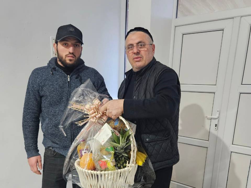 По поручению Главы Республики Ингушетия Махмуд-Али Калиматова в связи с Днем Героев Отечества в Малгобекском районе продолжается передача продуктовых корзин семьям участников СВО По поручению Главы Республики Ингушетия Махмуд-Али Калиматова в связи с Днем Героев Отечества в Малгобекском районе продолжается передача продуктовых корзин семьям участников СВО