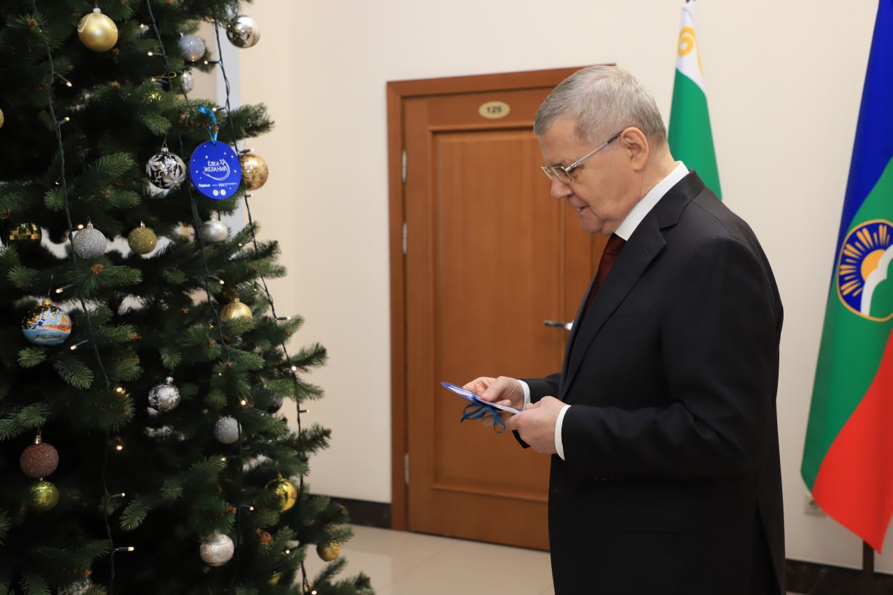 Сегодня в Пятигорске полномочный представитель Президента Российской Федерации в Северо-Кавказском федеральном округе Юрий Чайка дал традиционный старт проведению Всероссийской благотворительной акции «Елка желаний» в... Сегодня в Пятигорске полномочный представитель Президента Российской Федерации в Северо-Кавказском федеральном округе Юрий Чайка дал традиционный старт проведению Всероссийской благотворительной акции «Елка желаний» в...