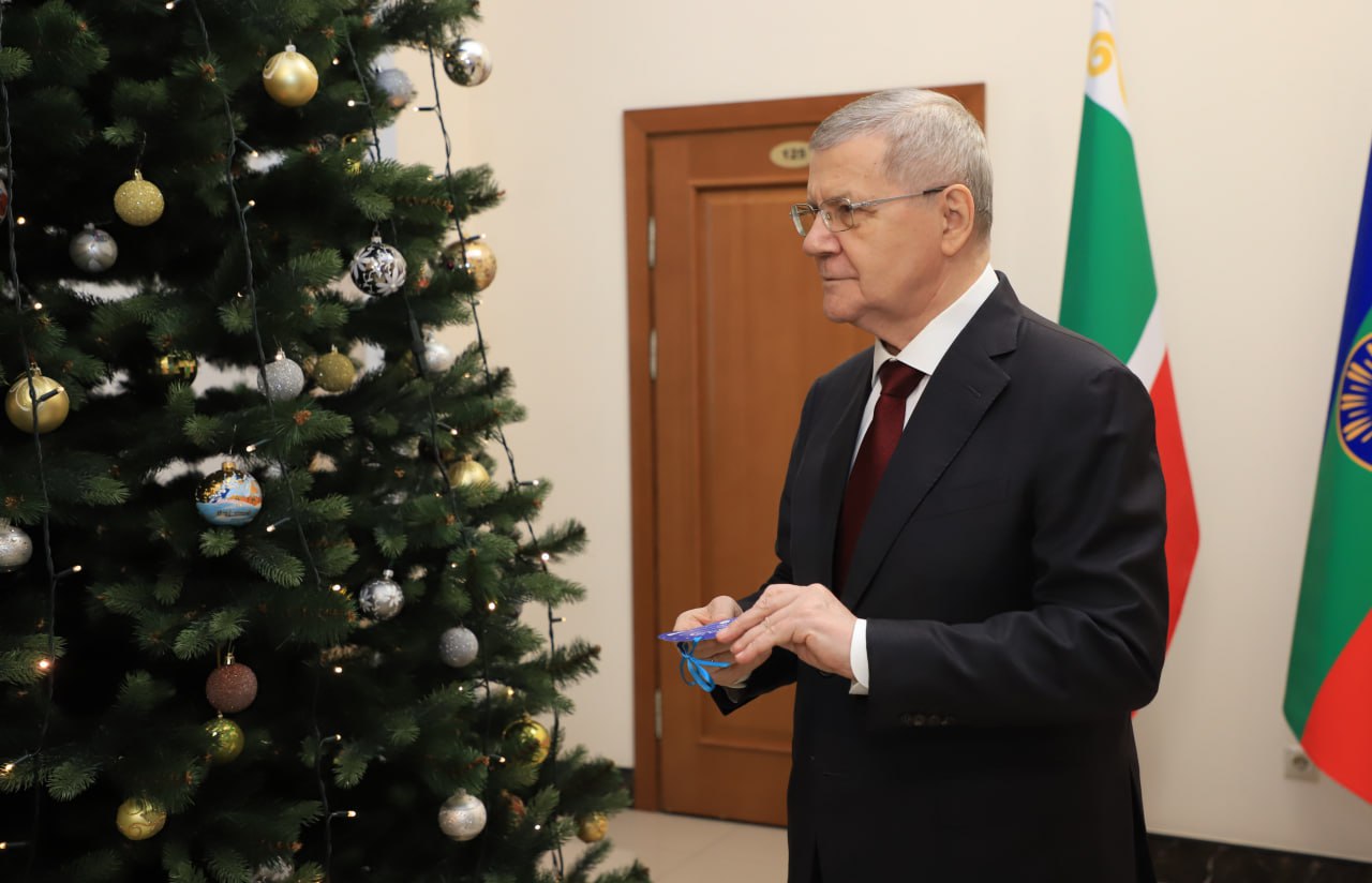 Сегодня в Пятигорске полномочный представитель Президента Российской Федерации в Северо-Кавказском федеральном округе Юрий Чайка дал традиционный старт проведению Всероссийской благотворительной акции «Елка желаний» в... Сегодня в Пятигорске полномочный представитель Президента Российской Федерации в Северо-Кавказском федеральном округе Юрий Чайка дал традиционный старт проведению Всероссийской благотворительной акции «Елка желаний» в...