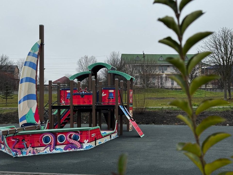 В Назрани появились ещё две современные детские площадки